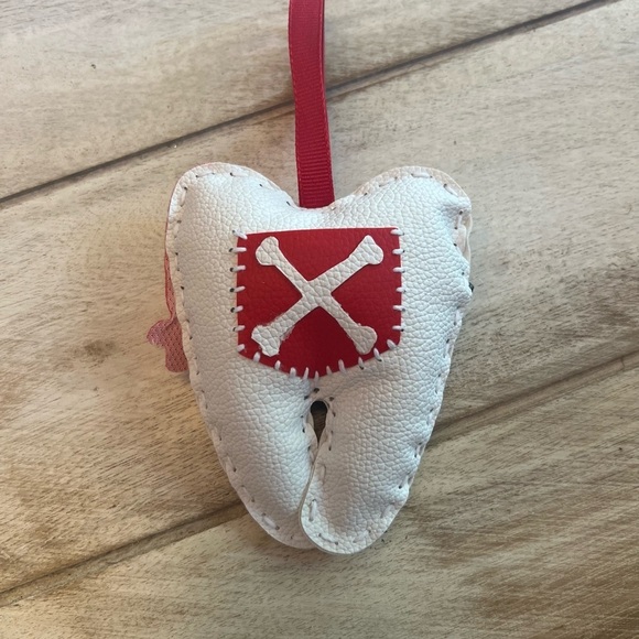 Pirate Tooth Fairy - Picture 2 of 3